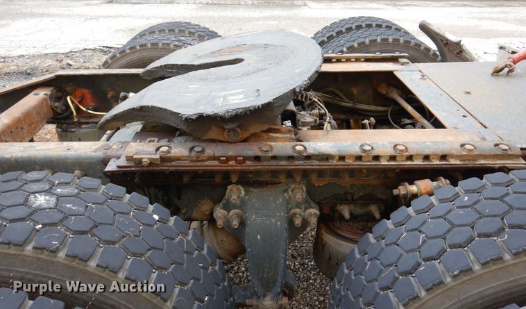 image for item JL9909 2006 Sterling A9500 semi truck