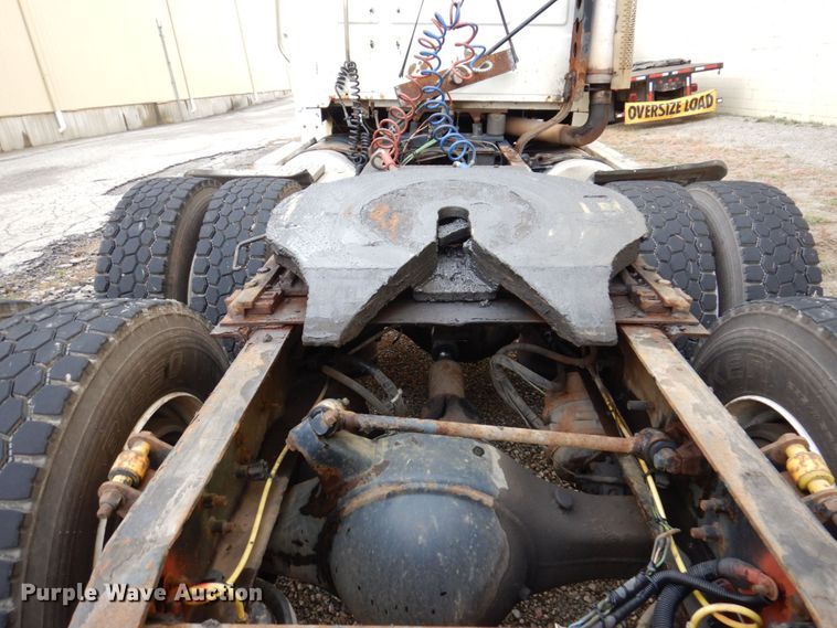 image for item JL9909 2006 Sterling A9500 semi truck