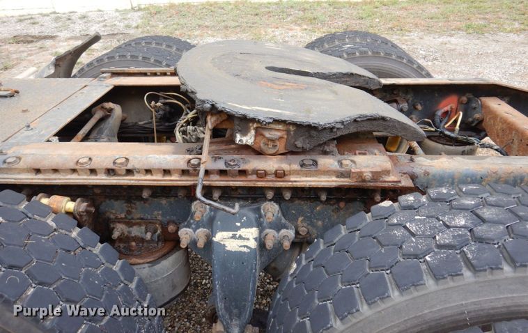 image for item JL9909 2006 Sterling A9500 semi truck