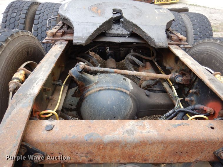 image for item JL9909 2006 Sterling A9500 semi truck