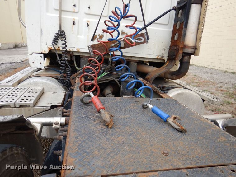 image for item JL9909 2006 Sterling A9500 semi truck