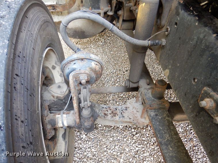 image for item JL9909 2006 Sterling A9500 semi truck