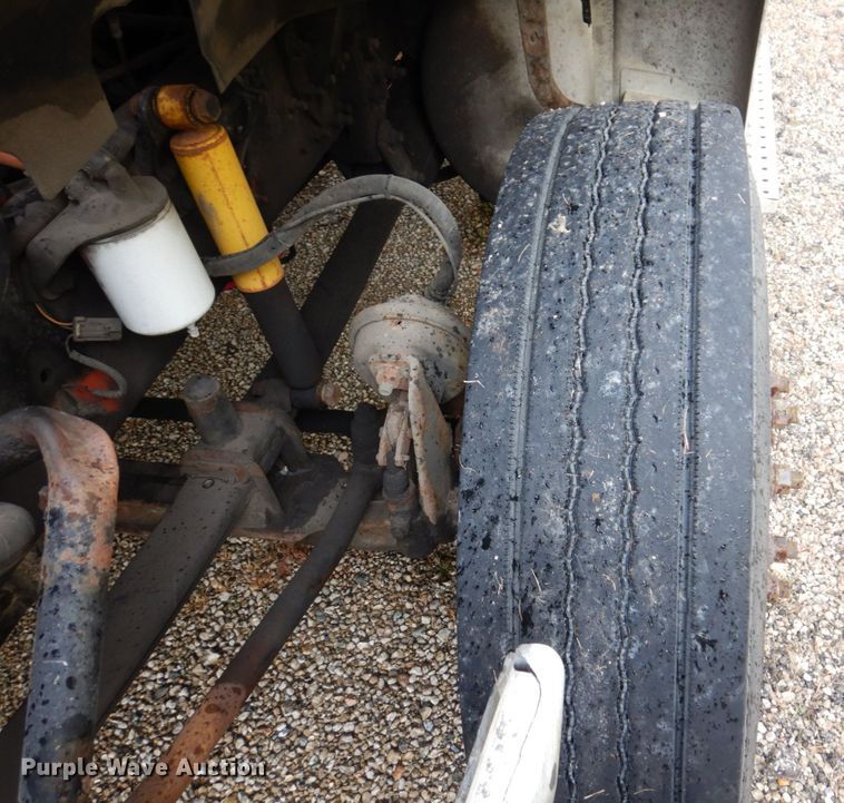 image for item JL9909 2006 Sterling A9500 semi truck