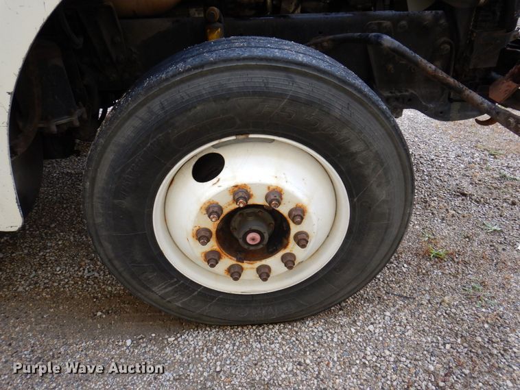 image for item JL9909 2006 Sterling A9500 semi truck