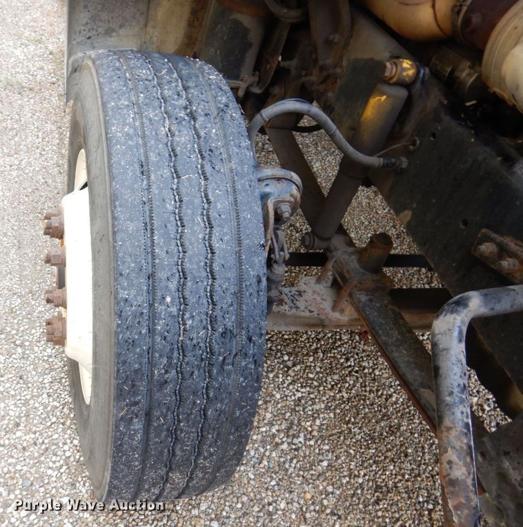 image for item JL9909 2006 Sterling A9500 semi truck