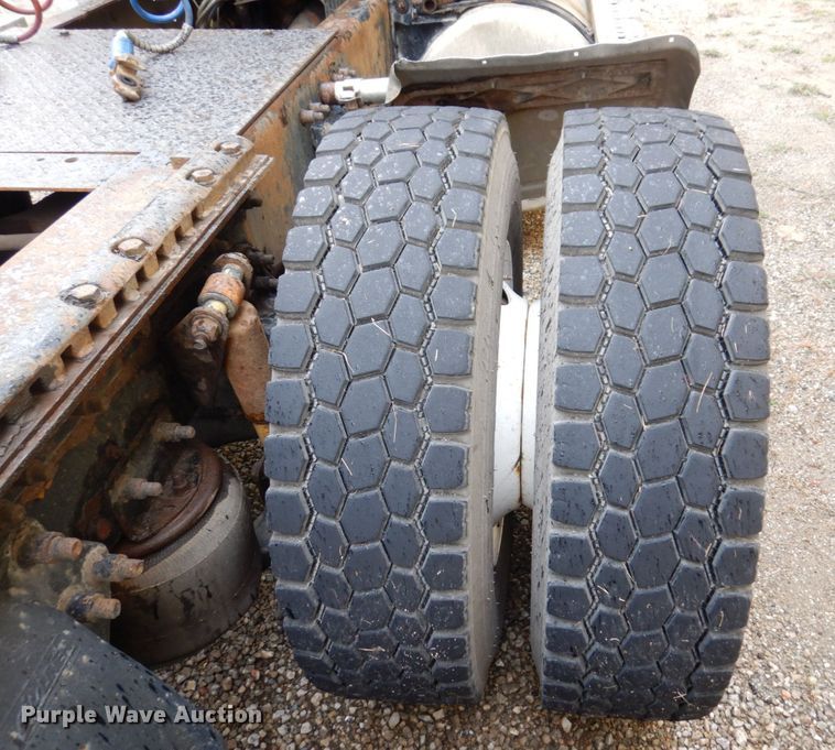 image for item JL9909 2006 Sterling A9500 semi truck