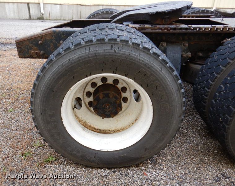 image for item JL9909 2006 Sterling A9500 semi truck