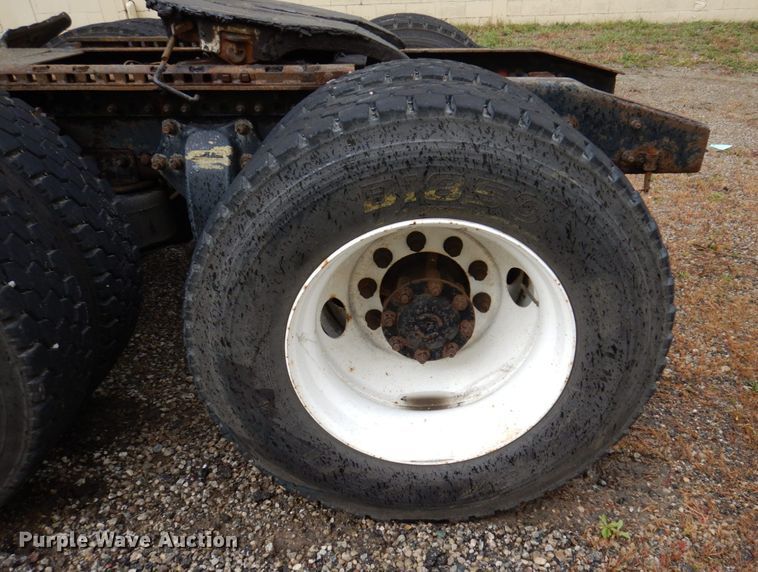 image for item JL9909 2006 Sterling A9500 semi truck