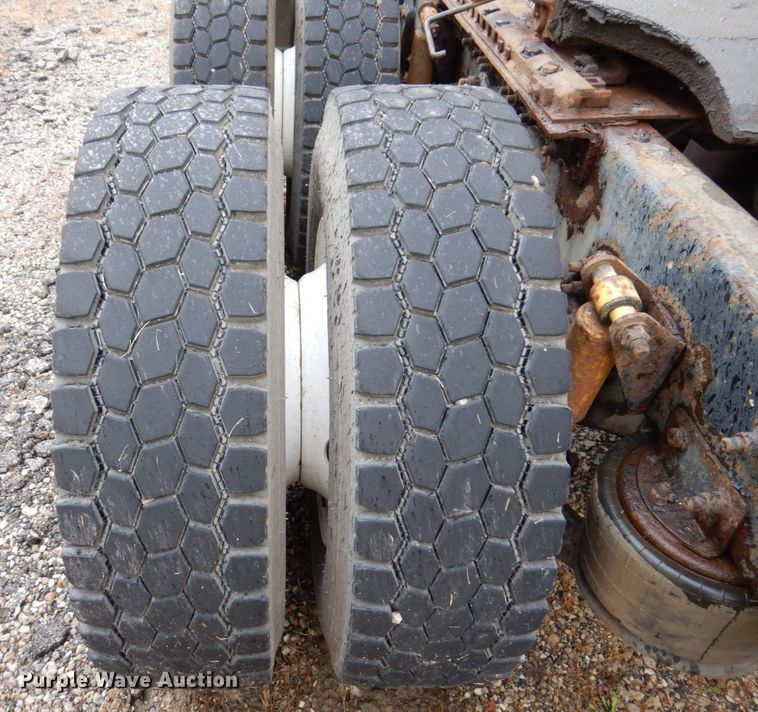 image for item JL9909 2006 Sterling A9500 semi truck