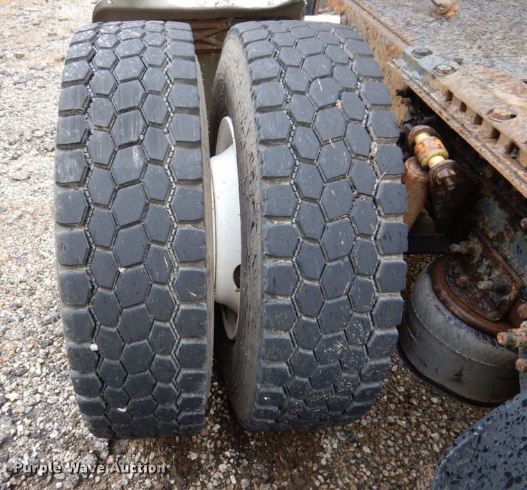 image for item JL9909 2006 Sterling A9500 semi truck