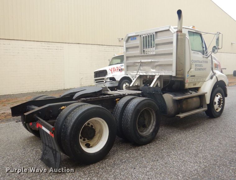 image for item JL9910 2006 Sterling A9500 semi truck
