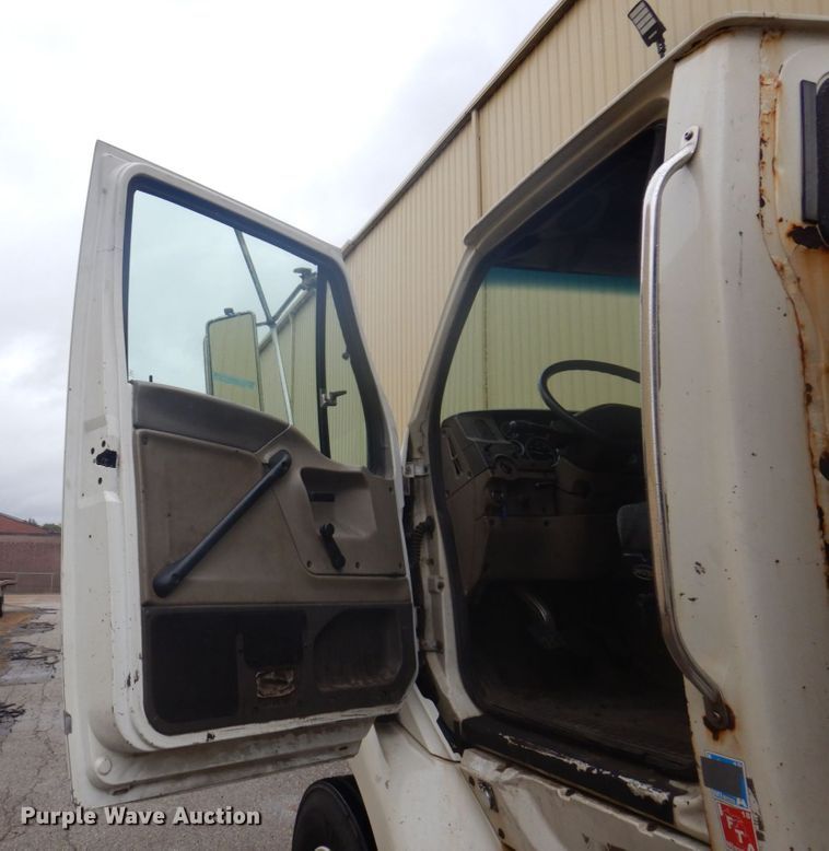 image for item JL9910 2006 Sterling A9500 semi truck