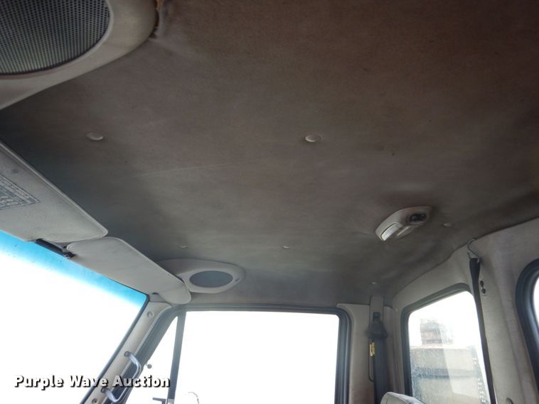 image for item JL9910 2006 Sterling A9500 semi truck