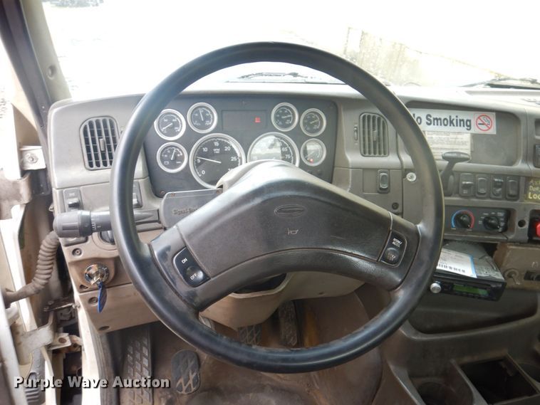 image for item JL9910 2006 Sterling A9500 semi truck