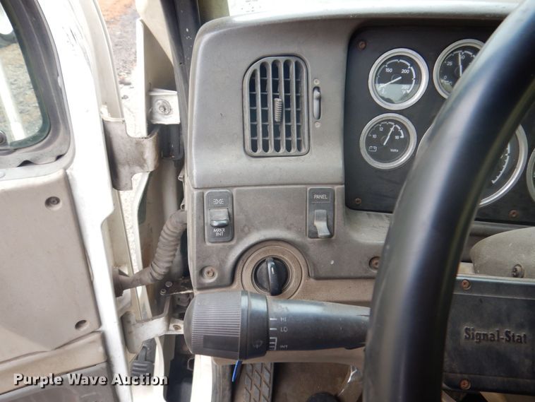 image for item JL9910 2006 Sterling A9500 semi truck