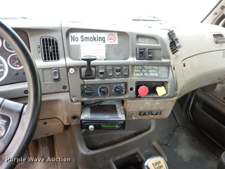 image for item JL9910 2006 Sterling A9500 semi truck