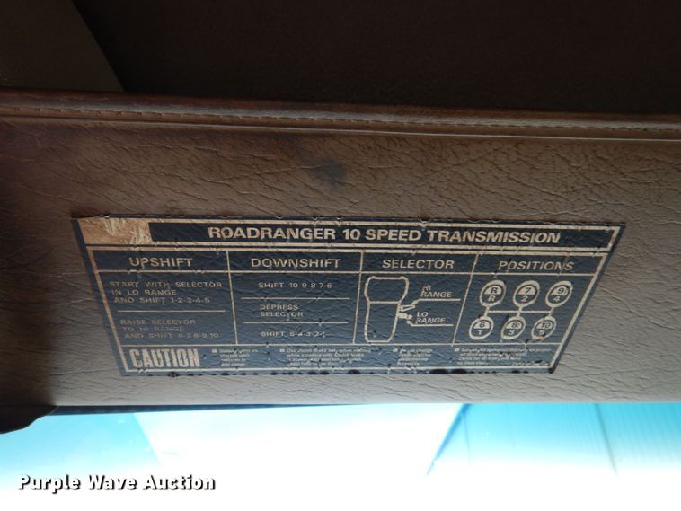 image for item JL9910 2006 Sterling A9500 semi truck