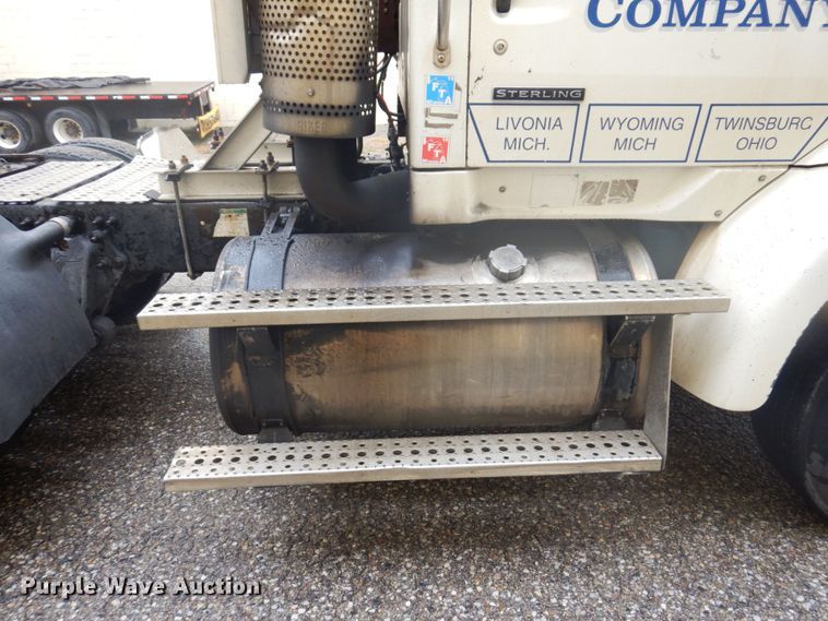 image for item JL9910 2006 Sterling A9500 semi truck