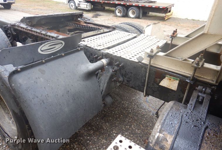 image for item JL9910 2006 Sterling A9500 semi truck