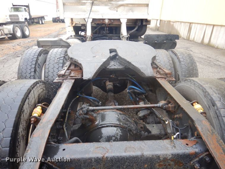 image for item JL9910 2006 Sterling A9500 semi truck