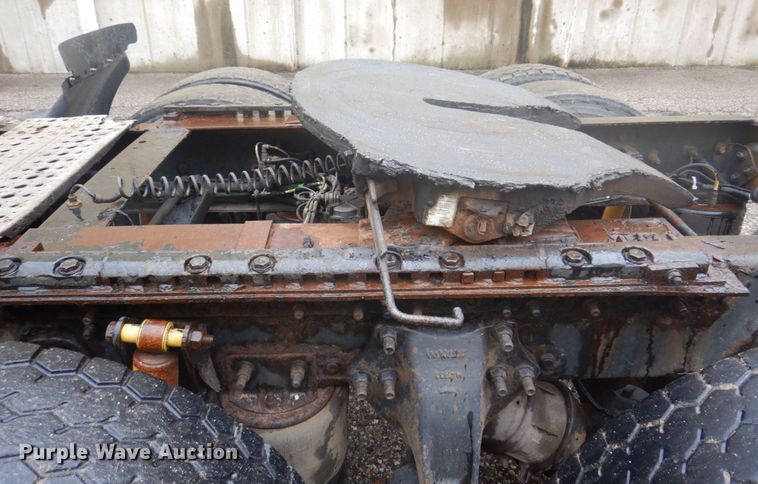 image for item JL9910 2006 Sterling A9500 semi truck