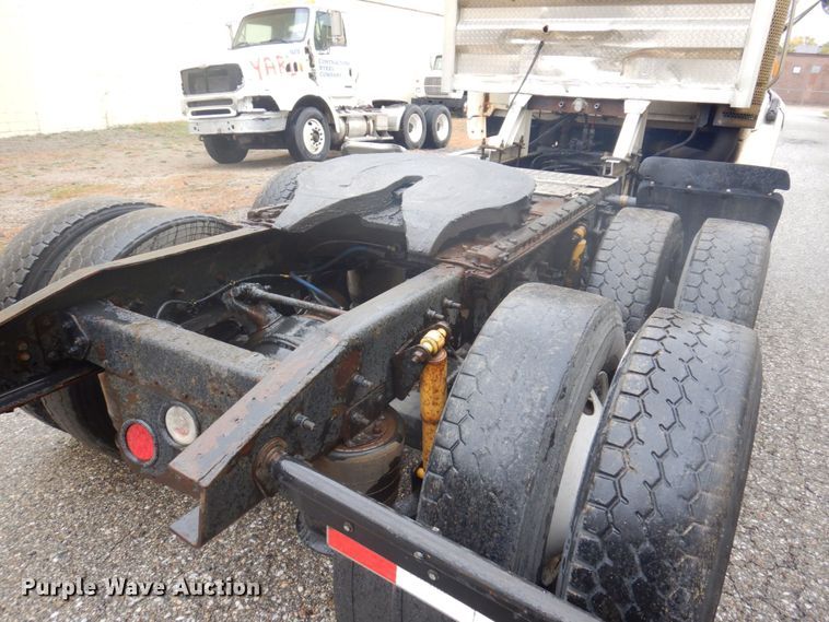 image for item JL9910 2006 Sterling A9500 semi truck