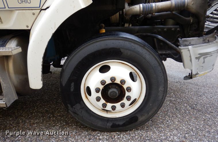 image for item JL9910 2006 Sterling A9500 semi truck