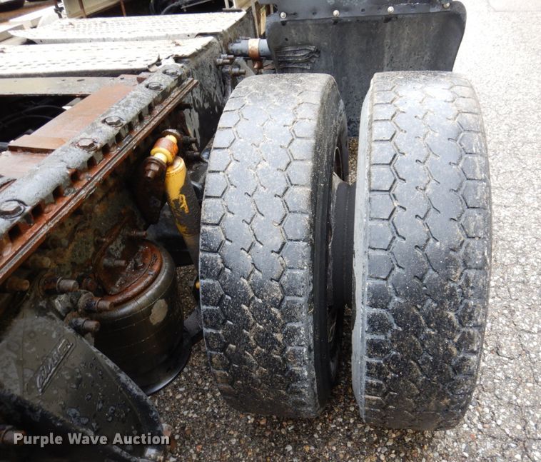 image for item JL9910 2006 Sterling A9500 semi truck