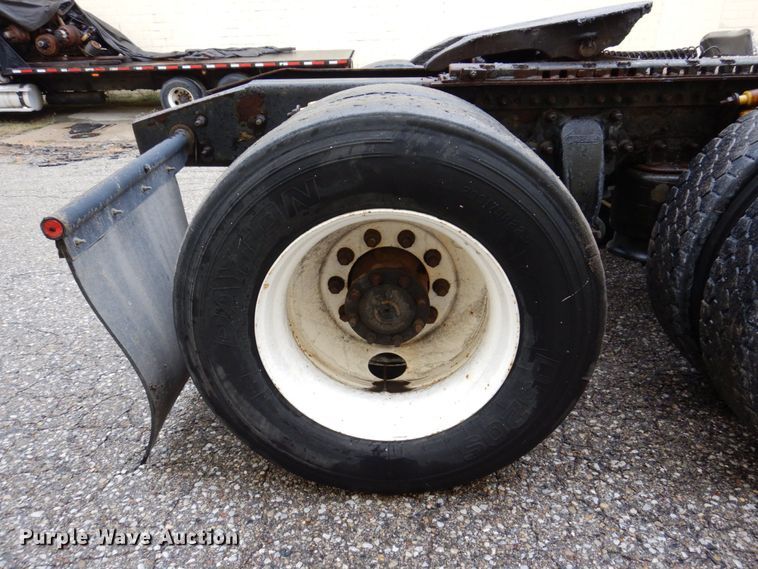 image for item JL9910 2006 Sterling A9500 semi truck