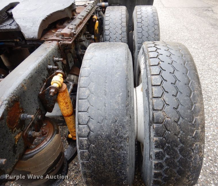 image for item JL9910 2006 Sterling A9500 semi truck