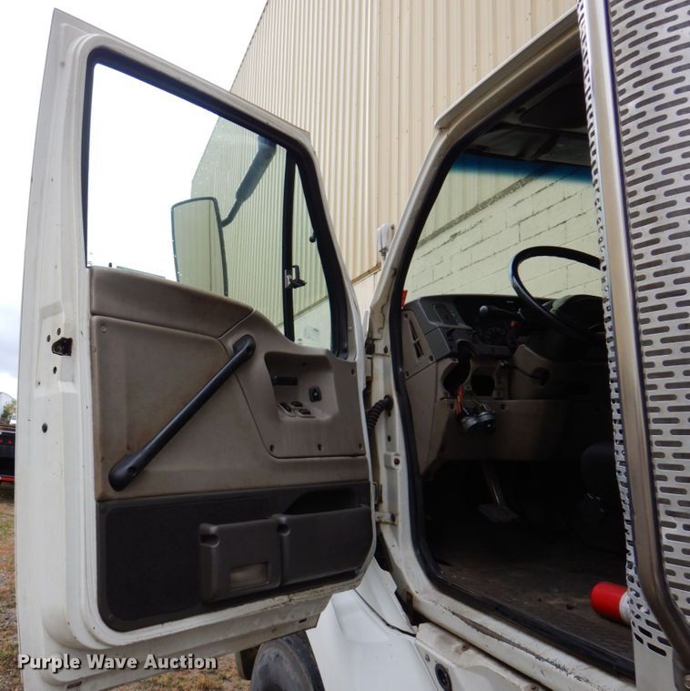 image for item JL9911 2007 Sterling L8500 flatbed truck