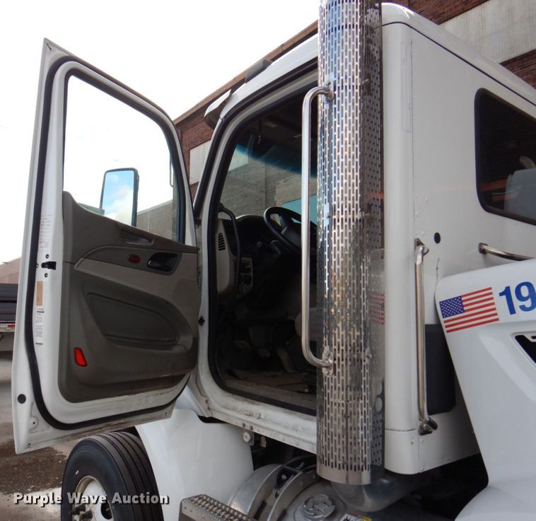 image for item JL9912 2019 Peterbilt 567  semi truck