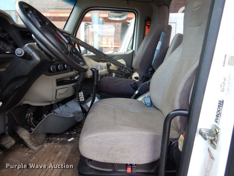 image for item JL9912 2019 Peterbilt 567  semi truck