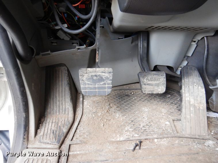 image for item JL9912 2019 Peterbilt 567  semi truck