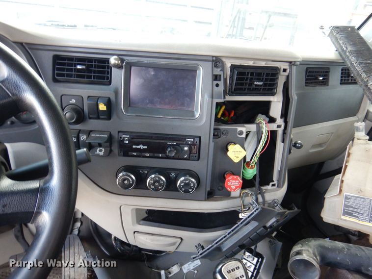 image for item JL9912 2019 Peterbilt 567  semi truck