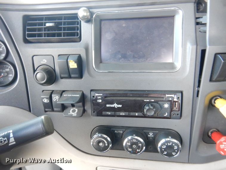 image for item JL9912 2019 Peterbilt 567  semi truck