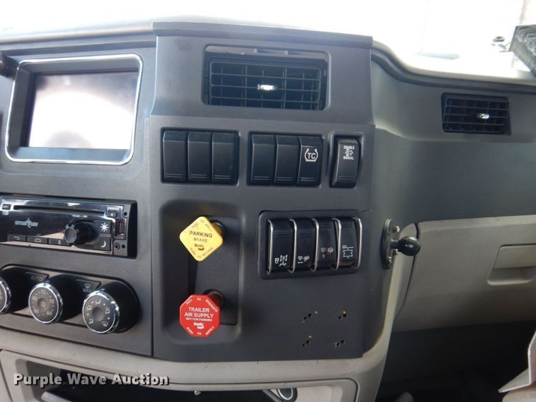 image for item JL9912 2019 Peterbilt 567  semi truck