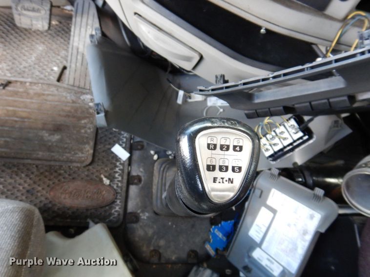 image for item JL9912 2019 Peterbilt 567  semi truck