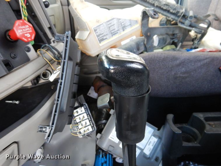 image for item JL9912 2019 Peterbilt 567  semi truck