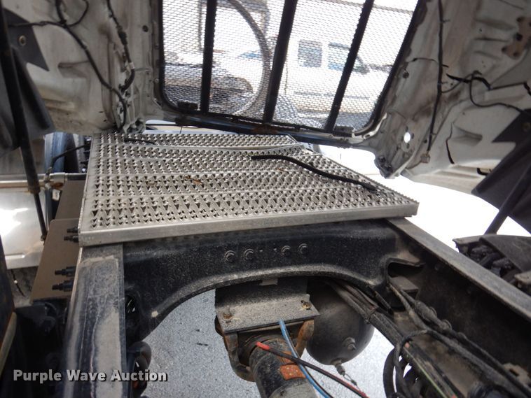 image for item JL9912 2019 Peterbilt 567  semi truck