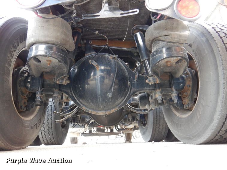 image for item JL9912 2019 Peterbilt 567  semi truck