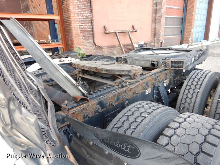 image for item JL9912 2019 Peterbilt 567  semi truck