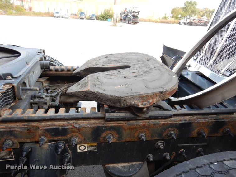 image for item JL9912 2019 Peterbilt 567  semi truck