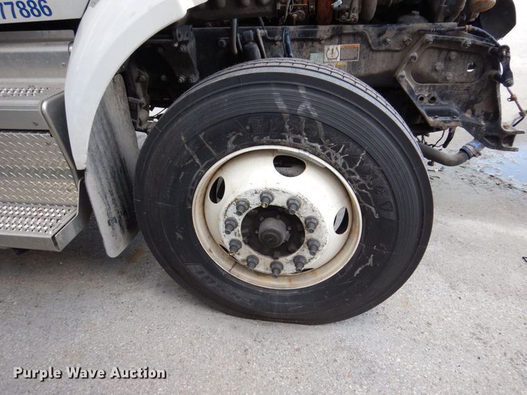 image for item JL9912 2019 Peterbilt 567  semi truck