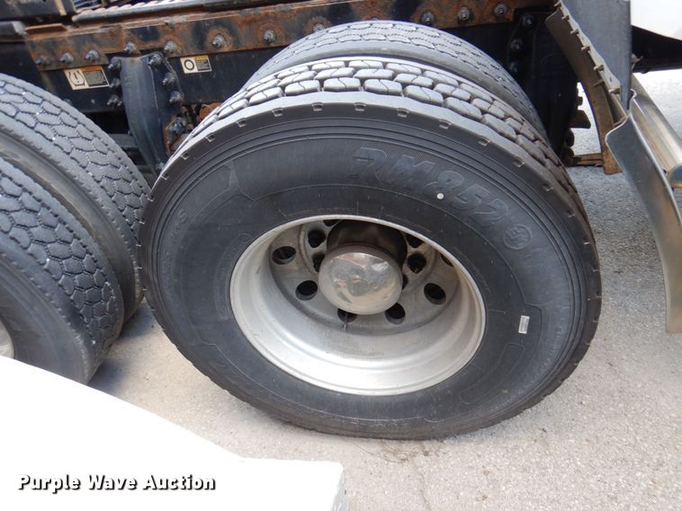 image for item JL9912 2019 Peterbilt 567  semi truck