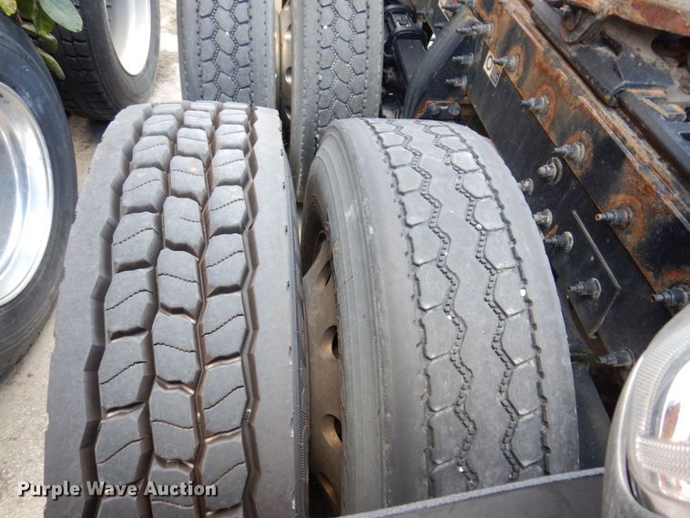 image for item JL9912 2019 Peterbilt 567  semi truck