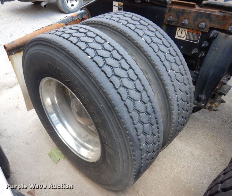 image for item JL9912 2019 Peterbilt 567  semi truck