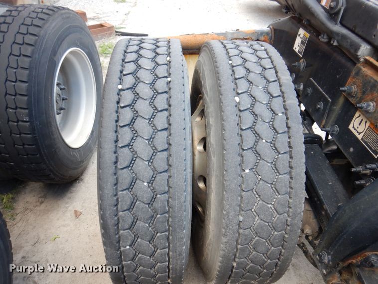 image for item JL9912 2019 Peterbilt 567  semi truck