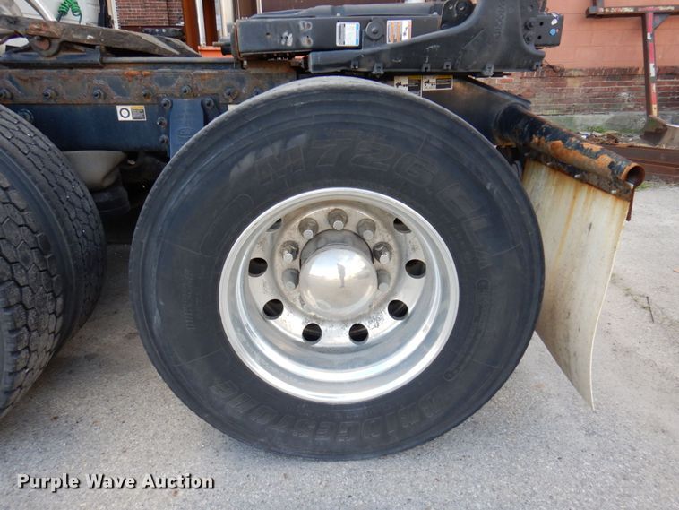 image for item JL9912 2019 Peterbilt 567  semi truck