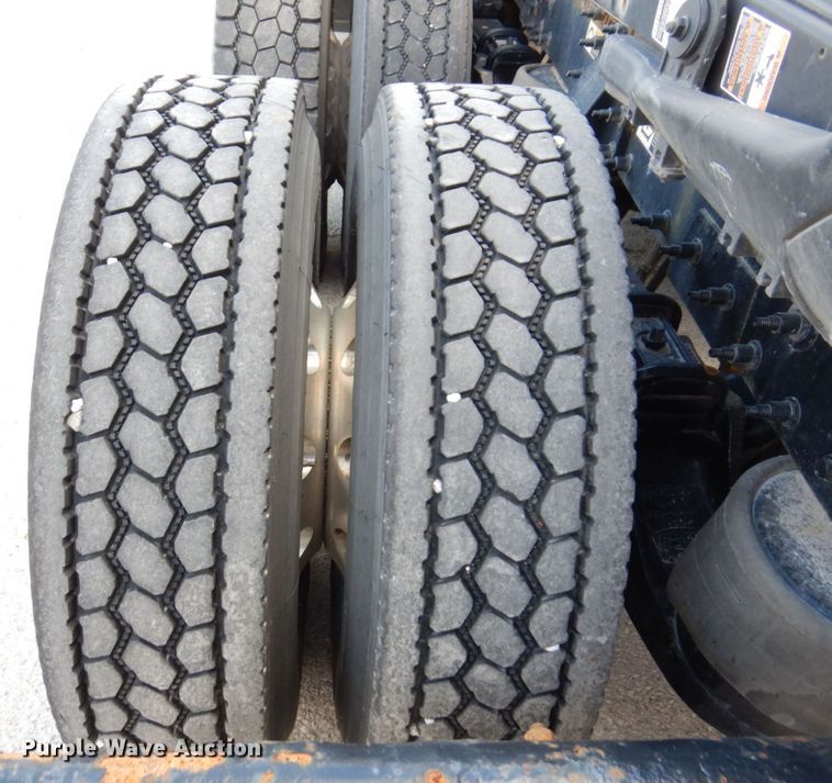 image for item JL9912 2019 Peterbilt 567  semi truck